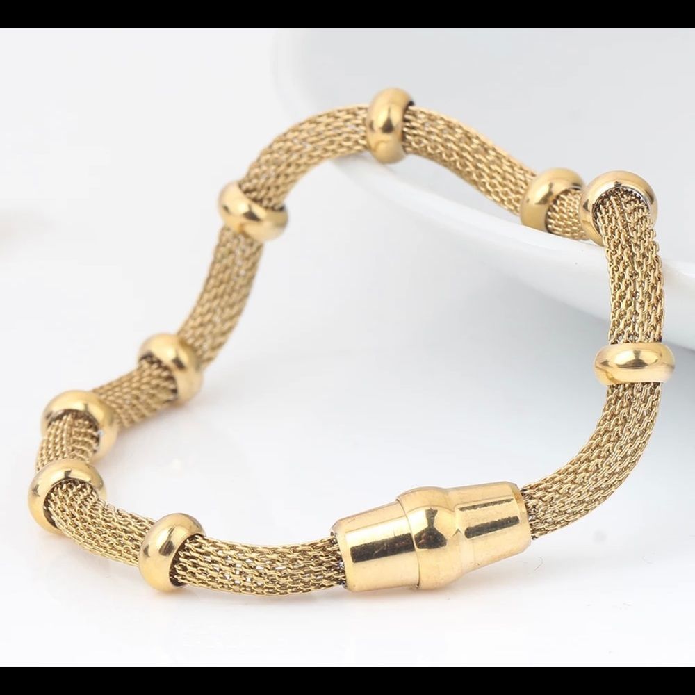 STAINLESS STEEL CABLE MESH BRACELET IN GOLD‎